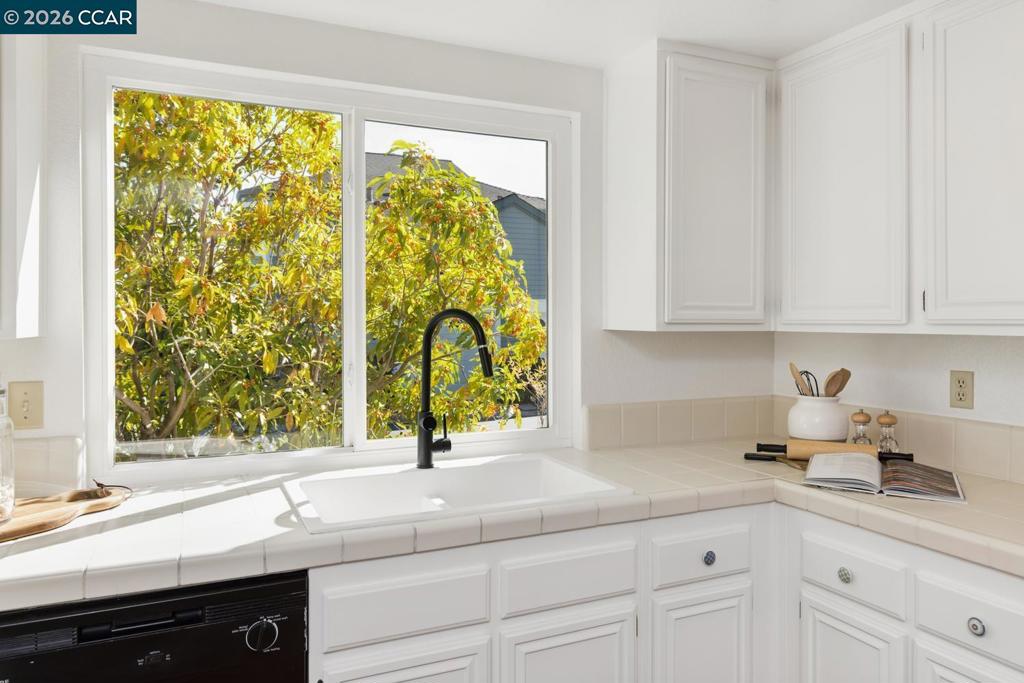 28 Shepardson Ln, Alameda, CA 94502