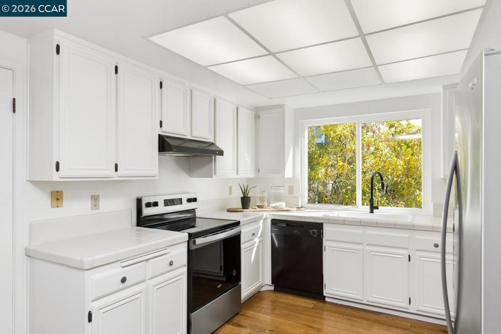 28 Shepardson Ln, Alameda, CA 94502