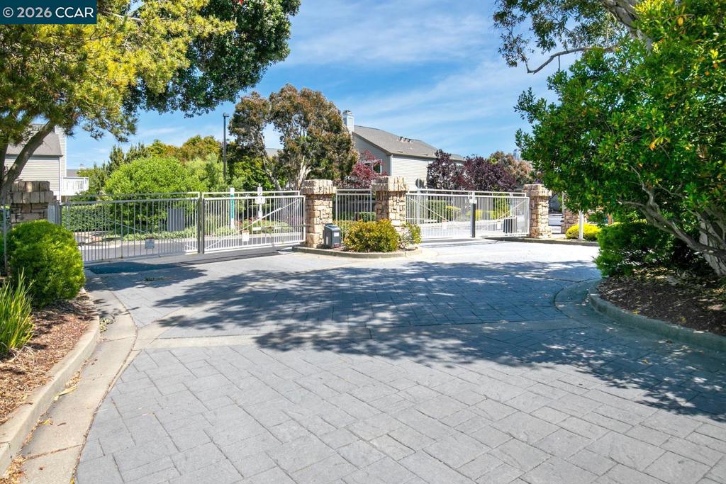 28 Shepardson Ln, Alameda, CA 94502