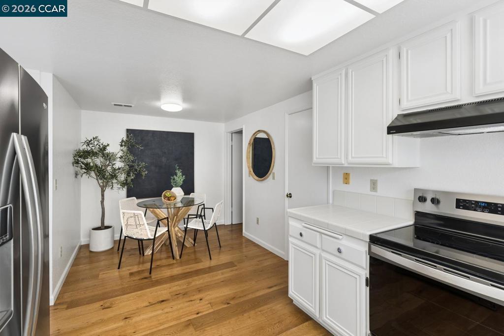 28 Shepardson Ln, Alameda, CA 94502