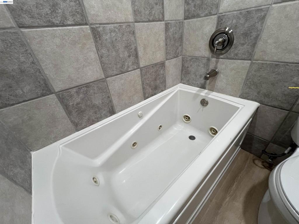 Jacuzzi Tub