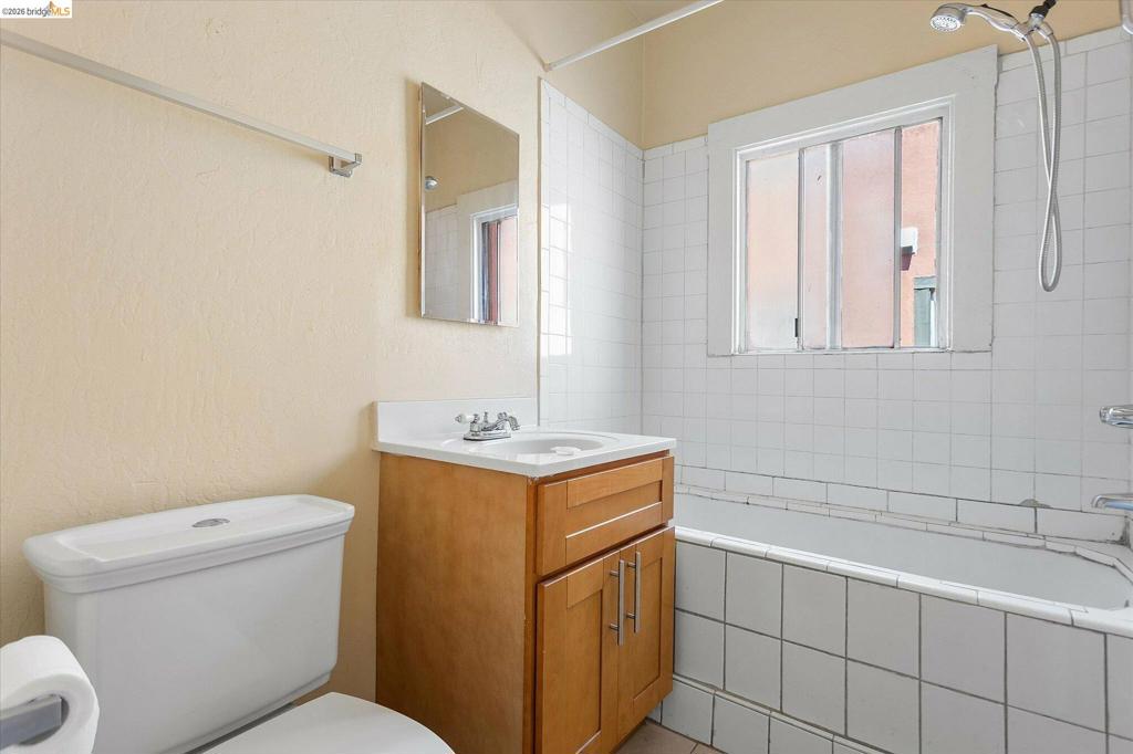 3518 Foothill Blvd, Oakland, CA 94601