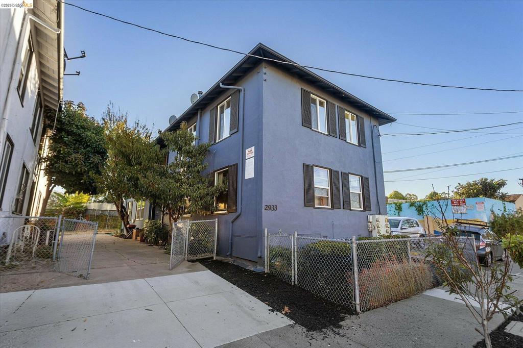 2933 Stanton St, Berkeley, CA 94702 2933 Stanton St, Berkeley, CA 94702
