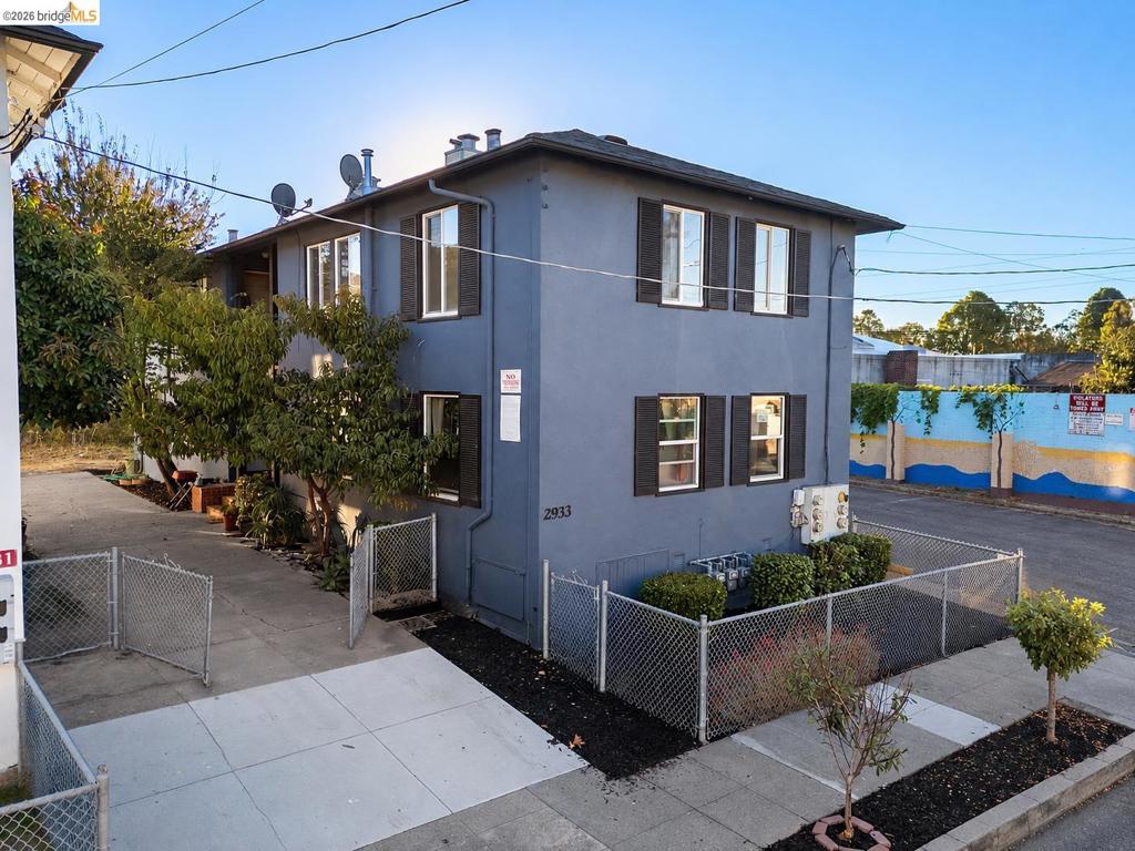 2933 Stanton St, Berkeley, CA 94702 2933 Stanton St, Berkeley, CA 94702
