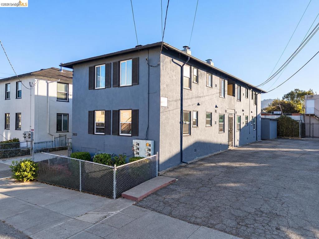 2933 Stanton St, Berkeley, CA 94702 2933 Stanton St, Berkeley, CA 94702