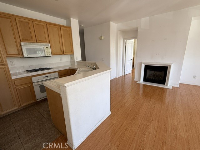 Open kitchen with bar counter
