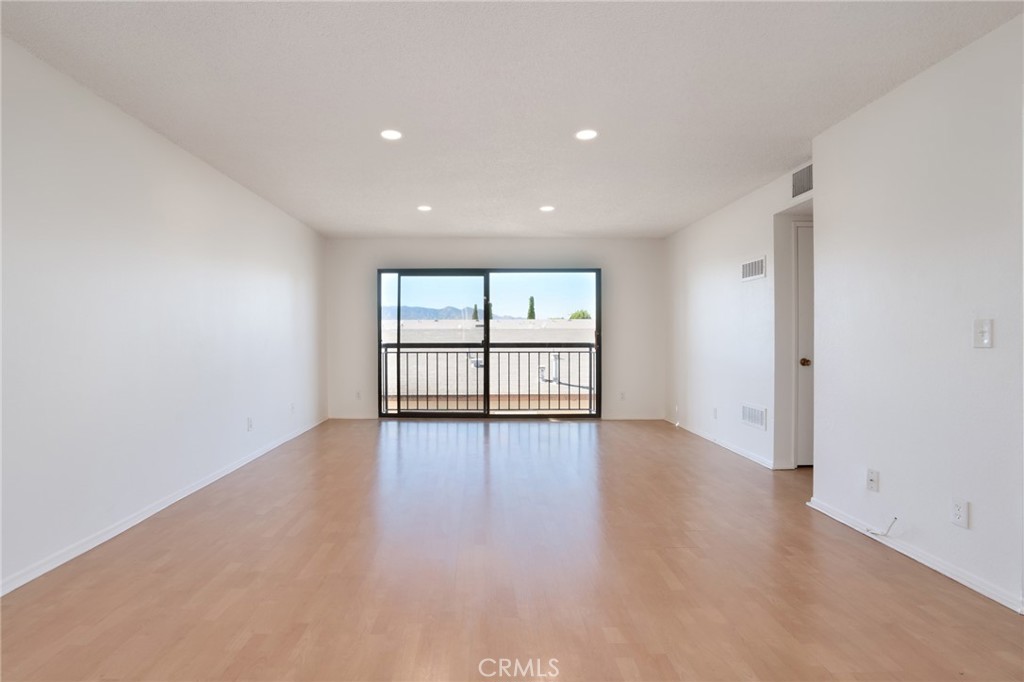 814 E Windsor Road, #208, Glendale, CA 91205
