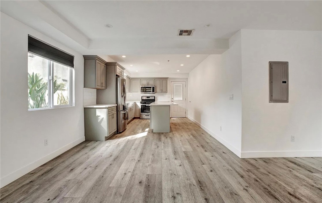 14111 Sylvan, Van Nuys, CA 91401