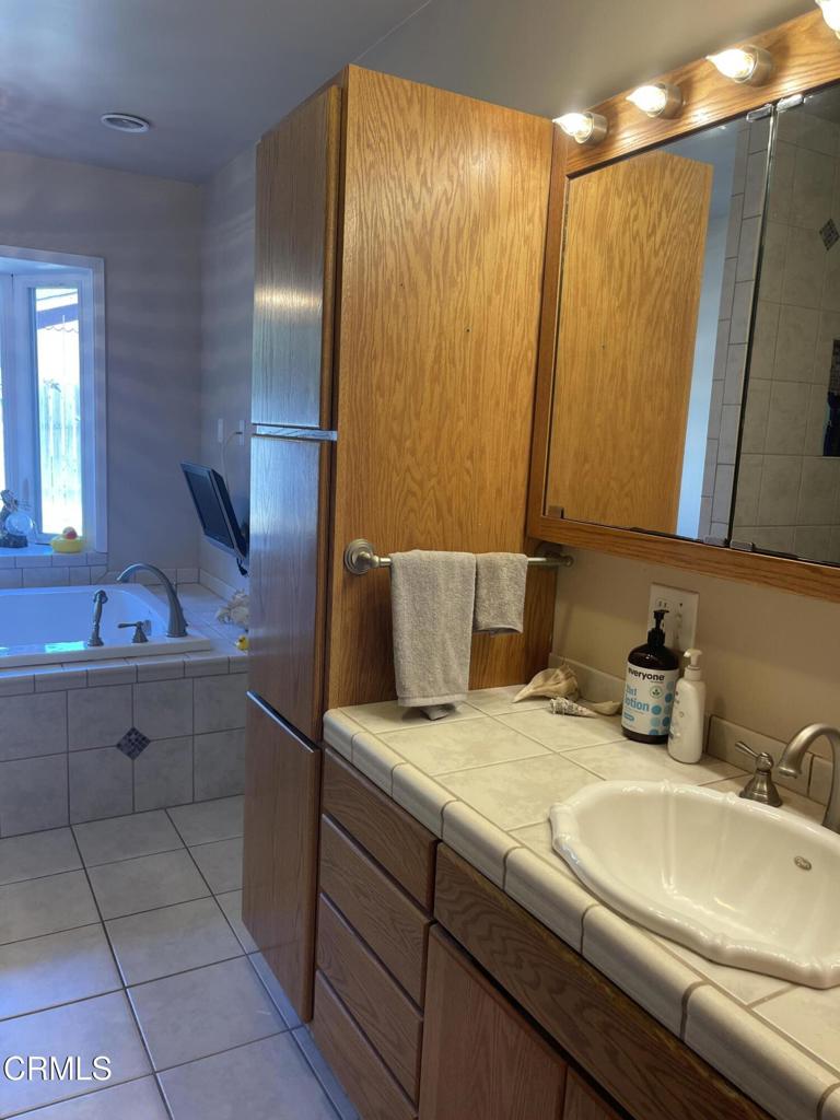 Bathroom sink