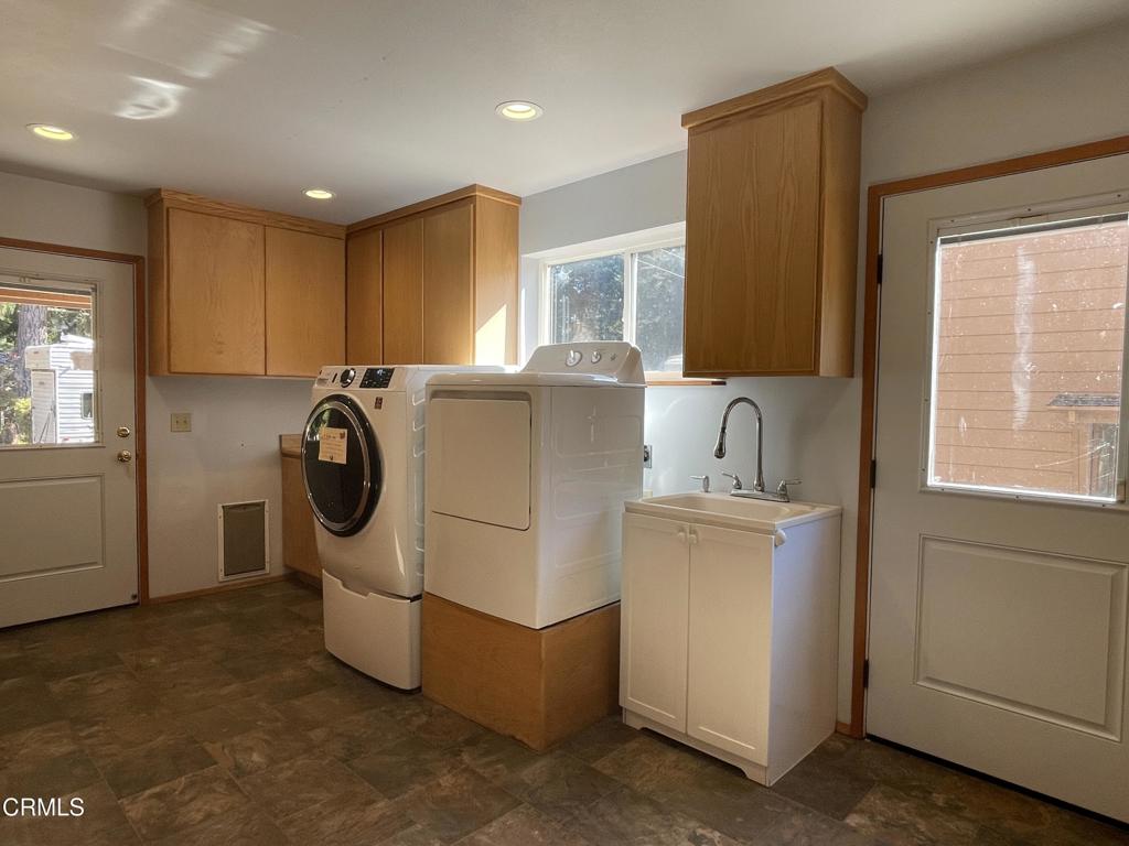 Laundry 2-exits