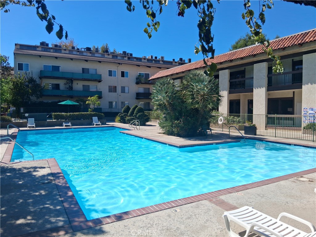 5640 WHITE OAK Avenue, #C216, Encino, CA 91316