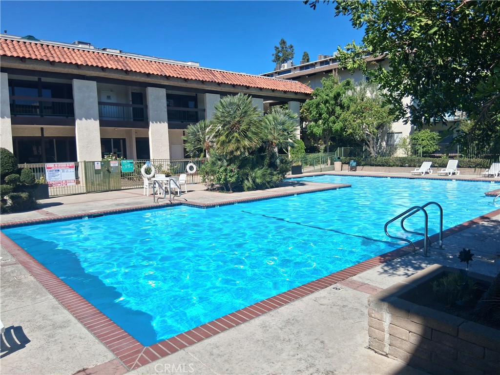 5640 WHITE OAK Avenue, #C216, Encino, CA 91316