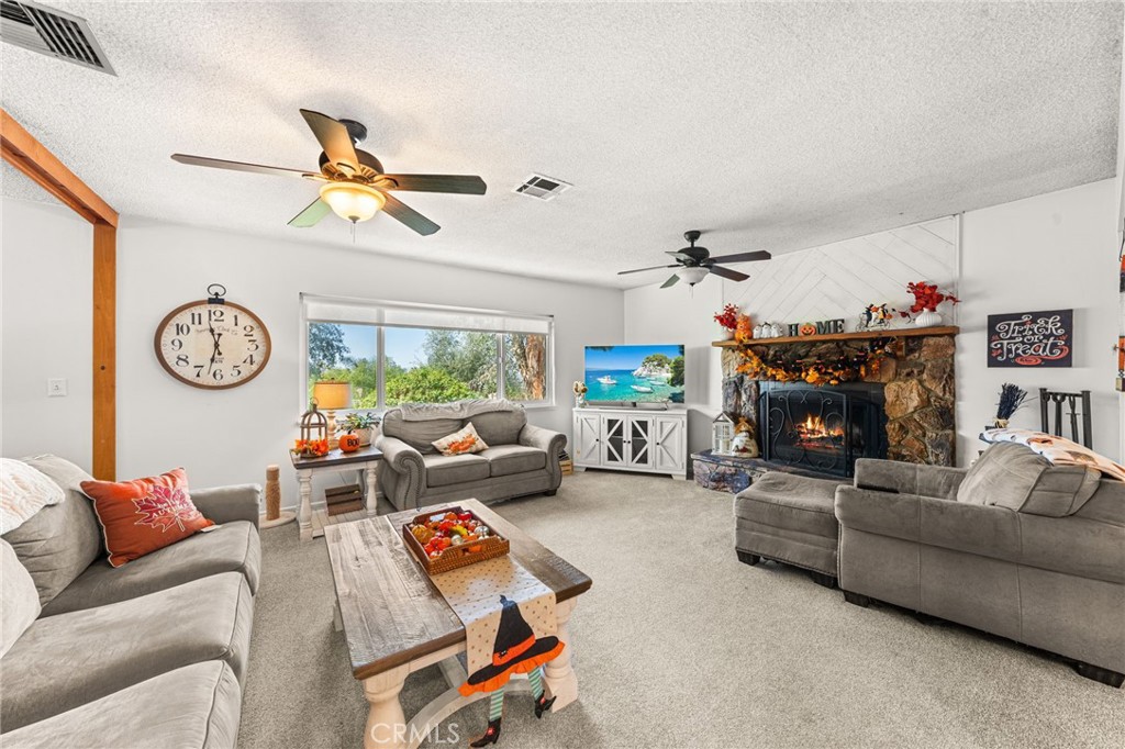 6614 Summit, Highland, CA 92346