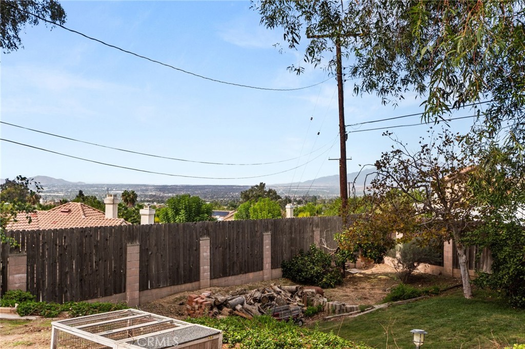 6614 Summit, Highland, CA 92346