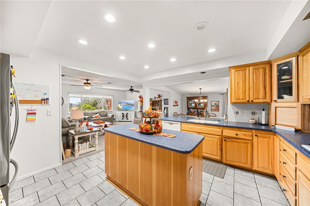 6614 Summit, Highland, CA 92346
