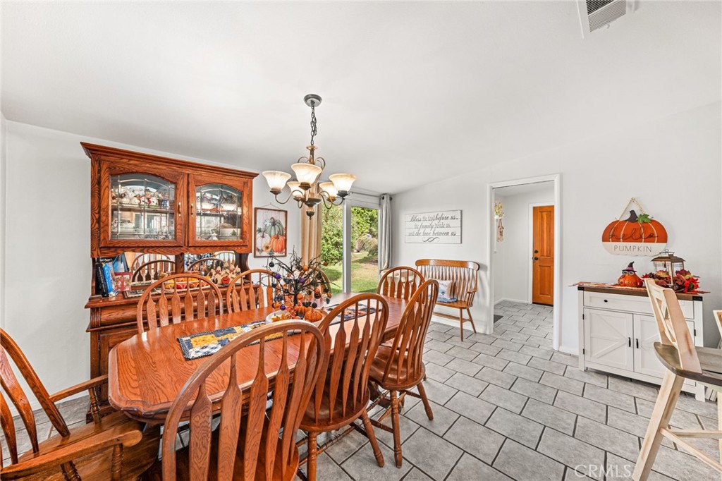 6614 Summit, Highland, CA 92346