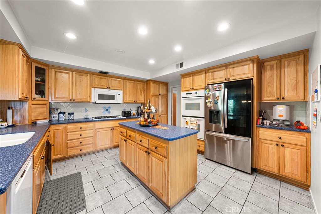 6614 Summit, Highland, CA 92346