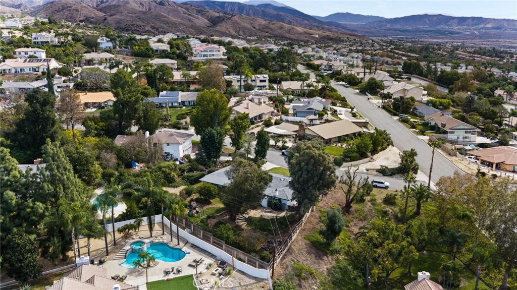 6614 Summit, Highland, CA 92346