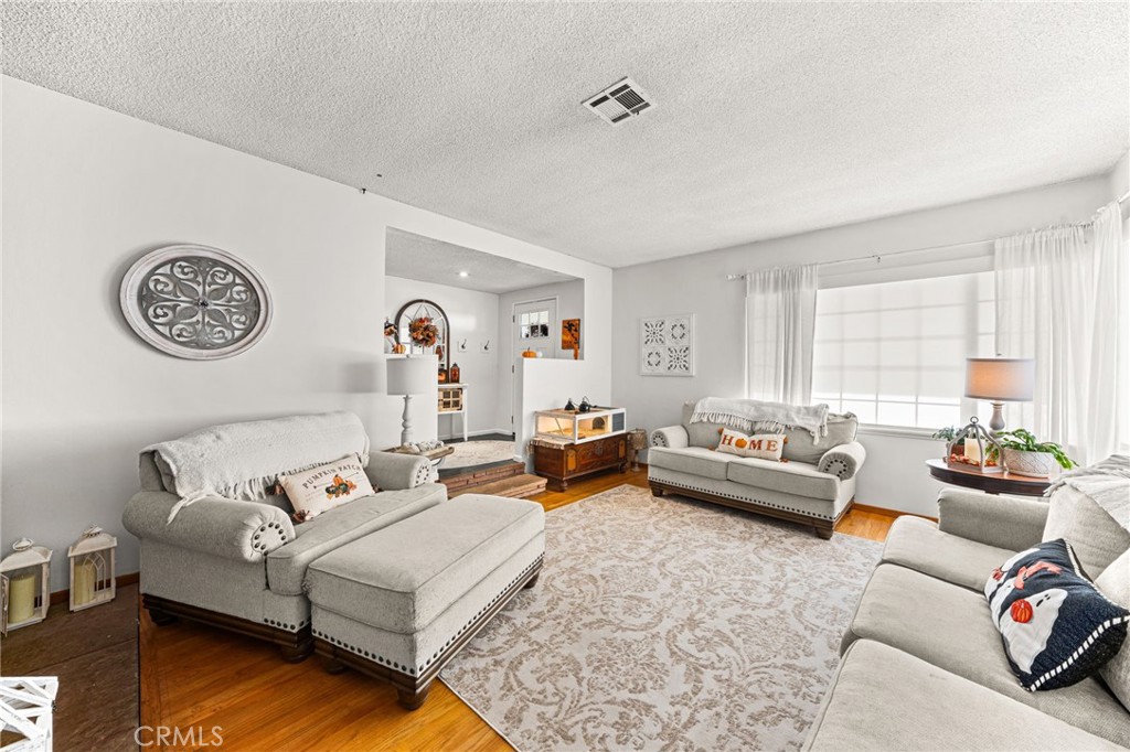 6614 Summit, Highland, CA 92346