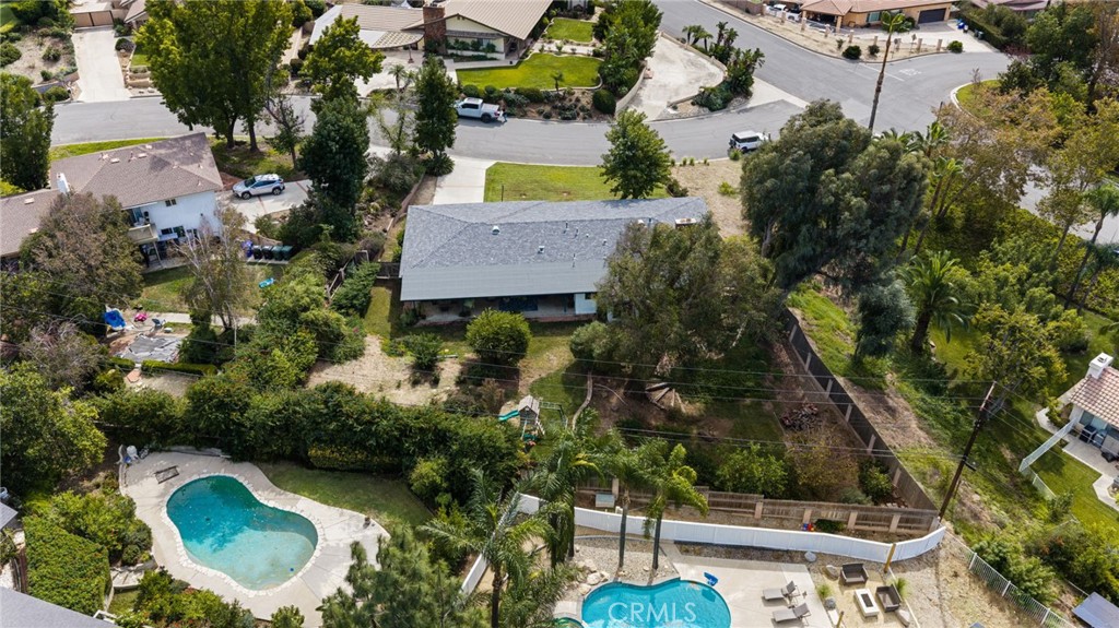 6614 Summit, Highland, CA 92346