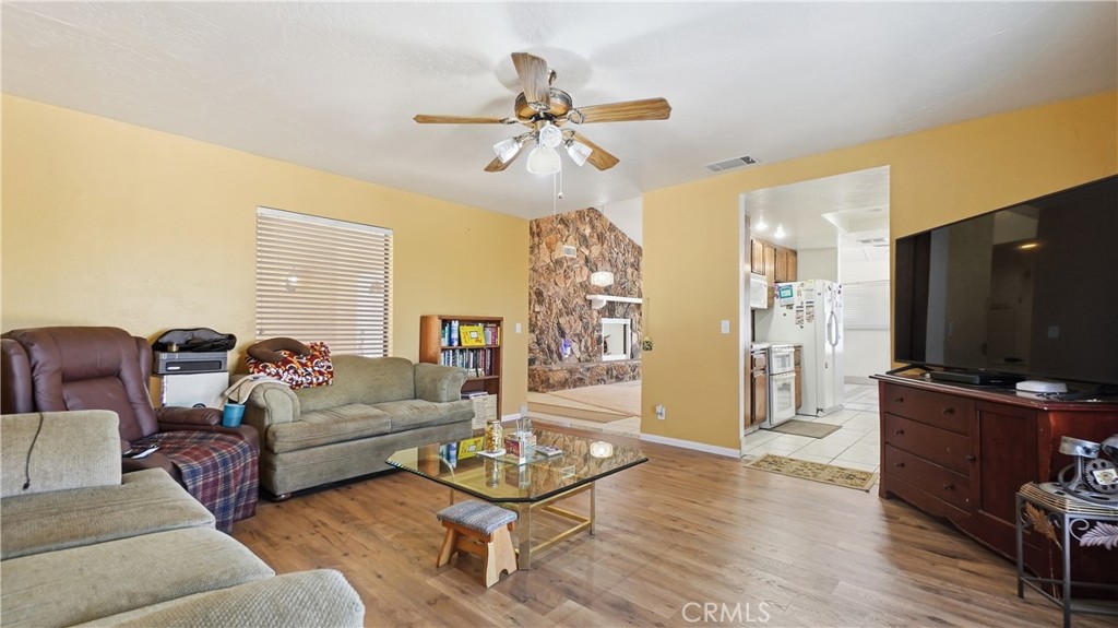 9160 Buena Vista Street, Apple Valley, CA 92308