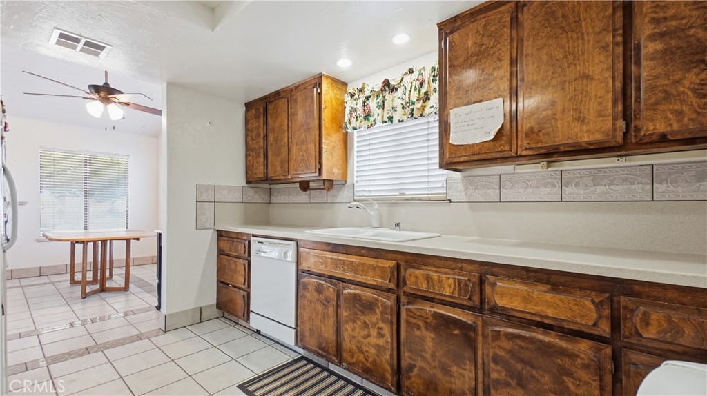 9160 Buena Vista Street, Apple Valley, CA 92308