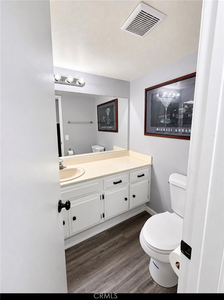 Downstairs 1/2 bathroom