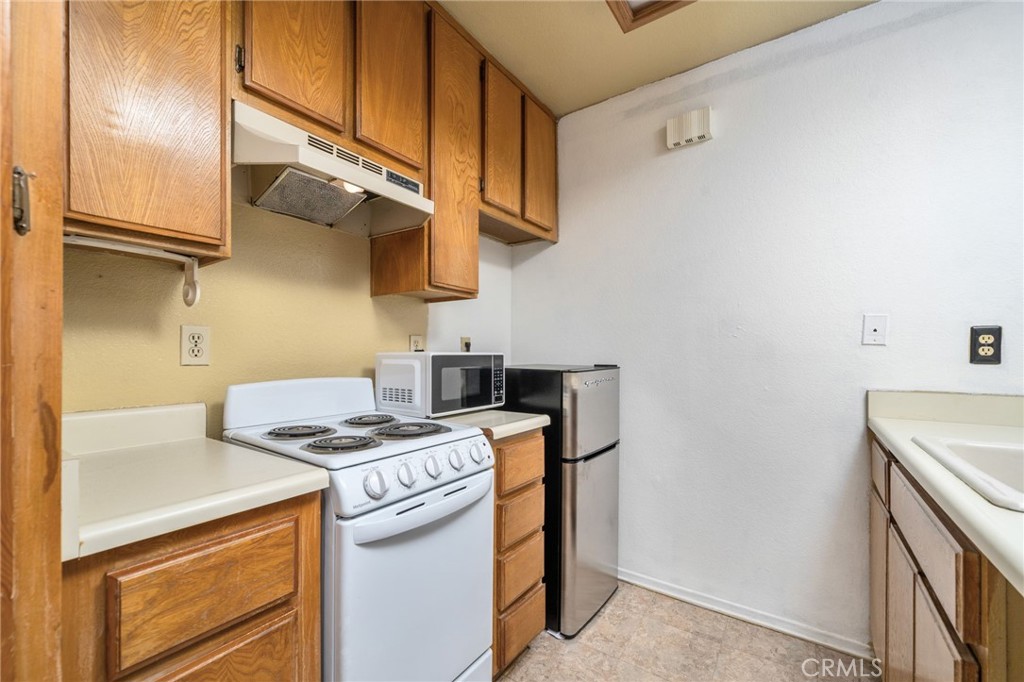 3651 Country Oaks Loop #B, Ontario, CA 91761