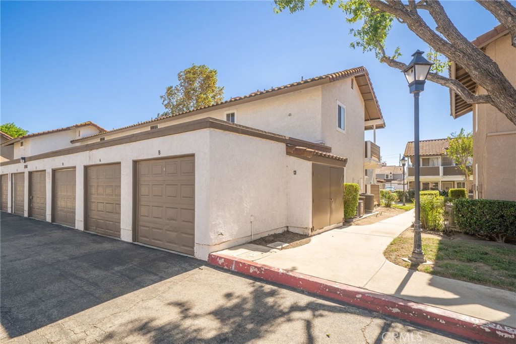 3651 Country Oaks Loop #B, Ontario, CA 91761