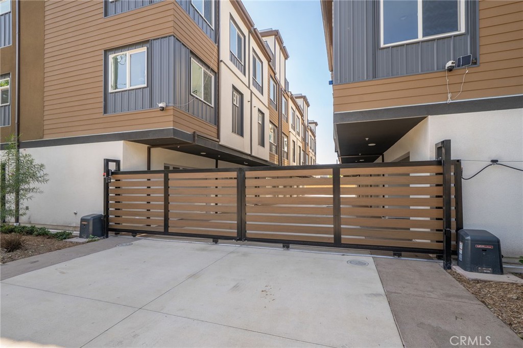 6837 N Haskell Avenue, Van Nuys, CA 91406