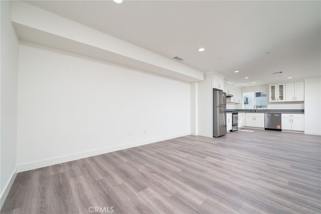 6837 N Haskell Avenue, Van Nuys, CA 91406