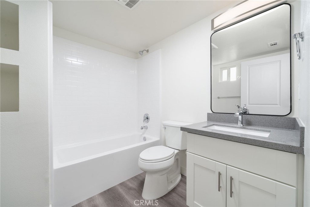 6837 N Haskell Avenue, Van Nuys, CA 91406