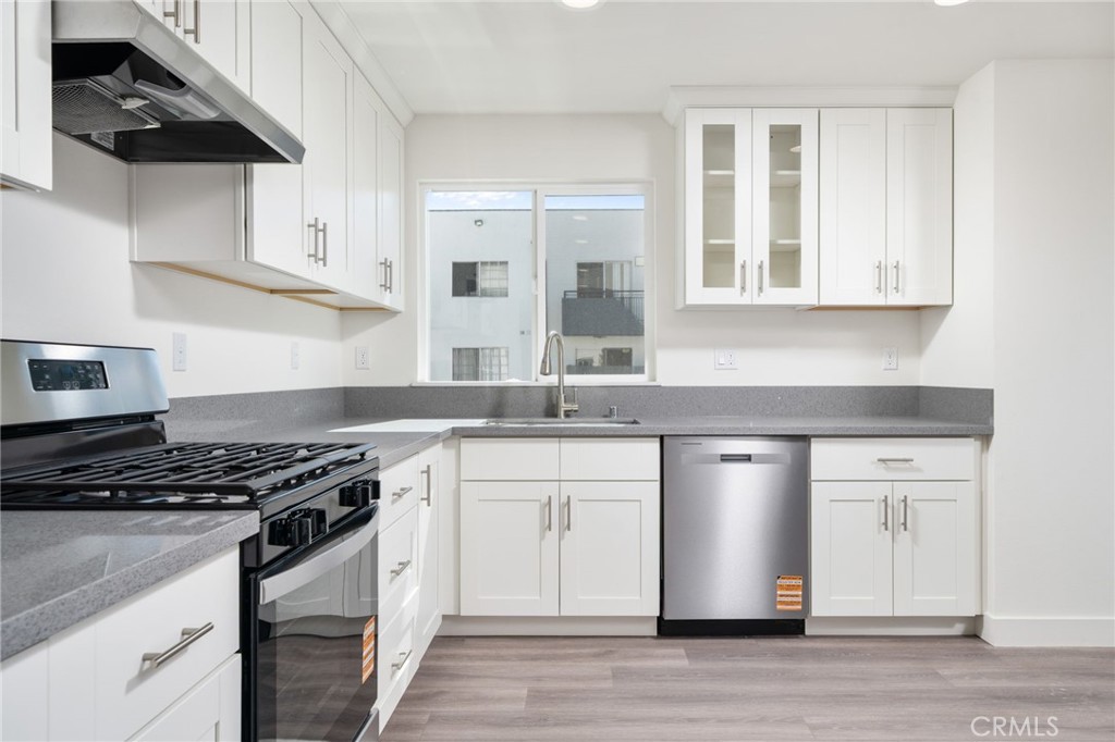 6837 N Haskell Avenue, Van Nuys, CA 91406
