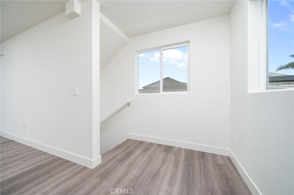6837 N Haskell Avenue, Van Nuys, CA 91406