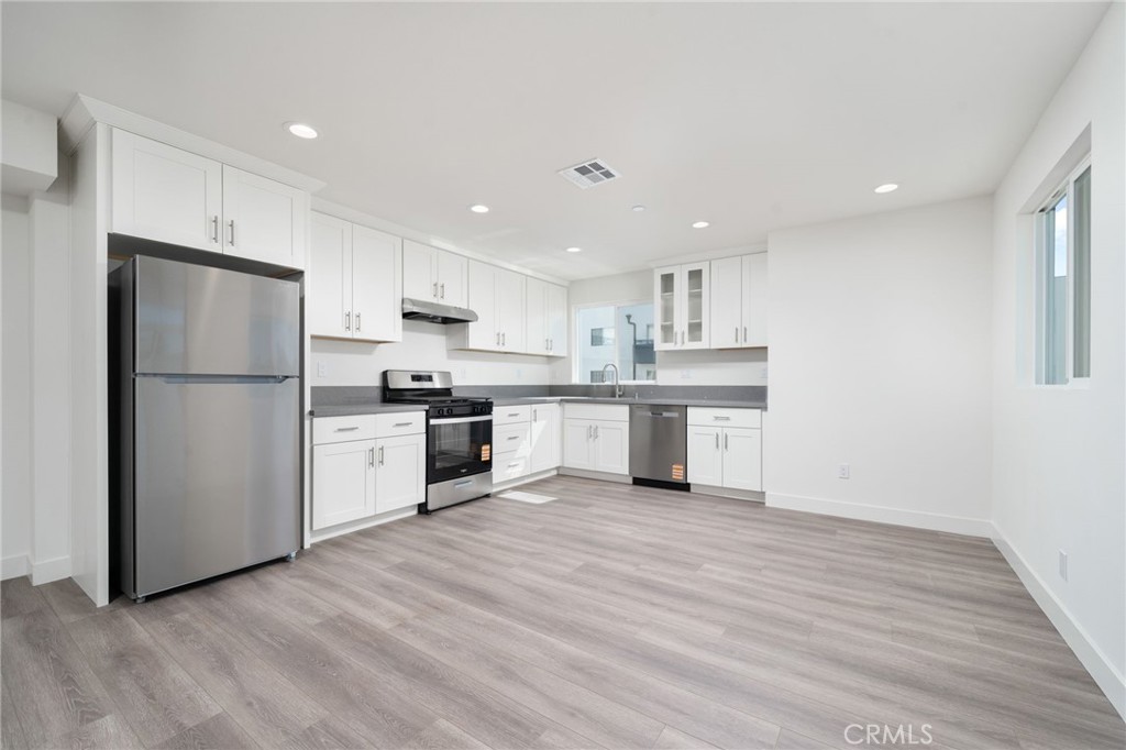 6837 N Haskell Avenue, Van Nuys, CA 91406