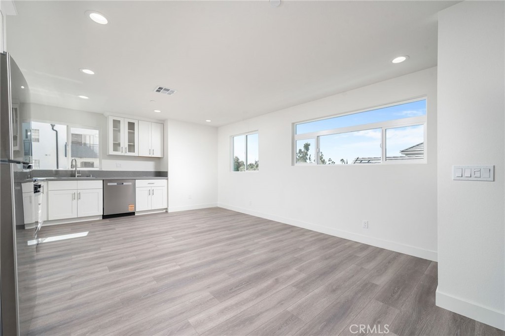 6837 N Haskell Avenue, Van Nuys, CA 91406