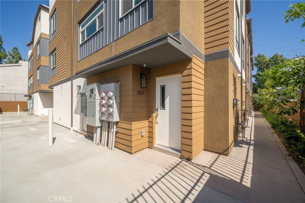 6837 N Haskell Avenue, Van Nuys, CA 91406