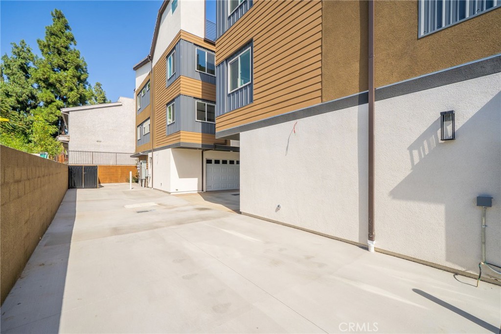 6837 N Haskell Avenue, Van Nuys, CA 91406