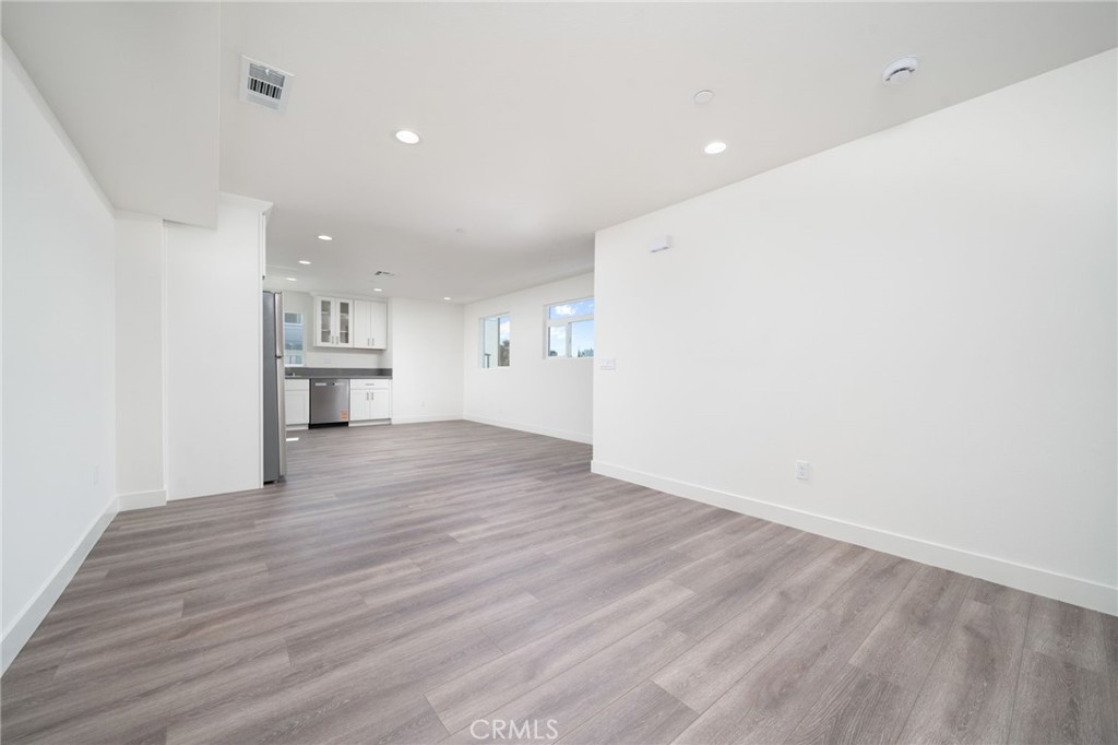 6837 N Haskell Avenue, Van Nuys, CA 91406