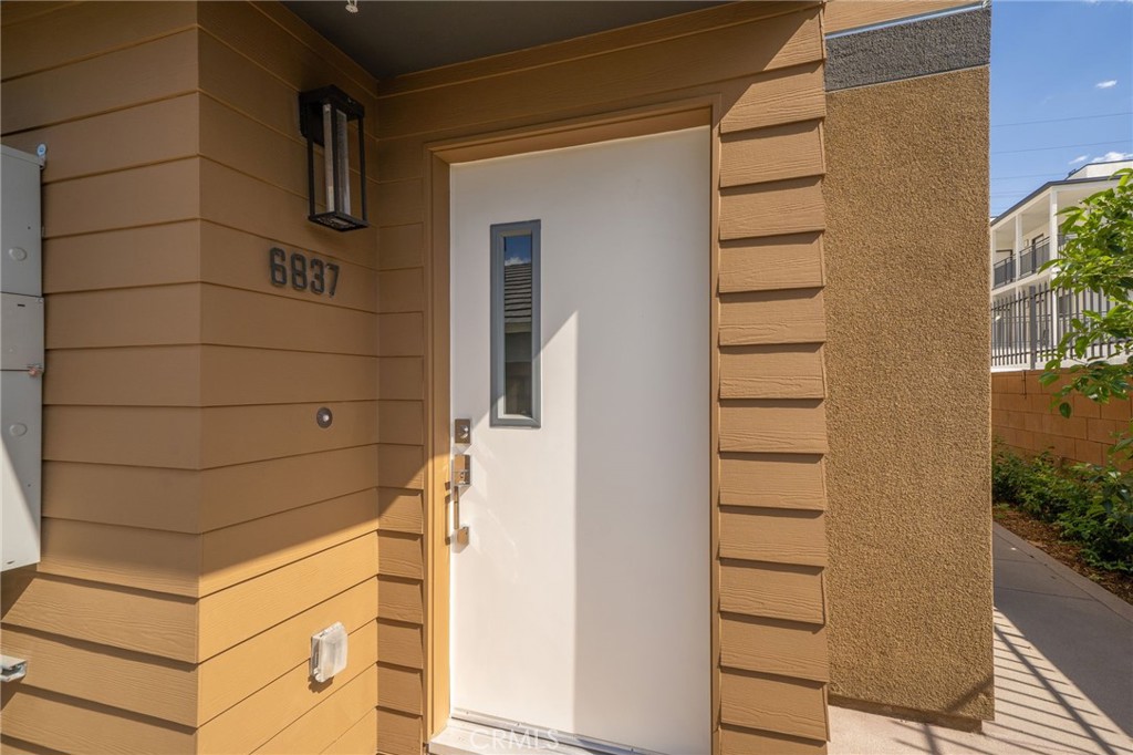 6837 N Haskell Avenue, Van Nuys, CA 91406