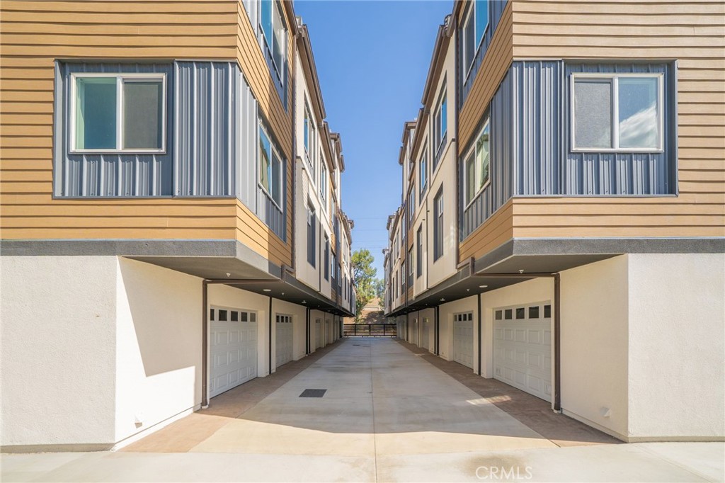 6837 N Haskell Avenue, Van Nuys, CA 91406