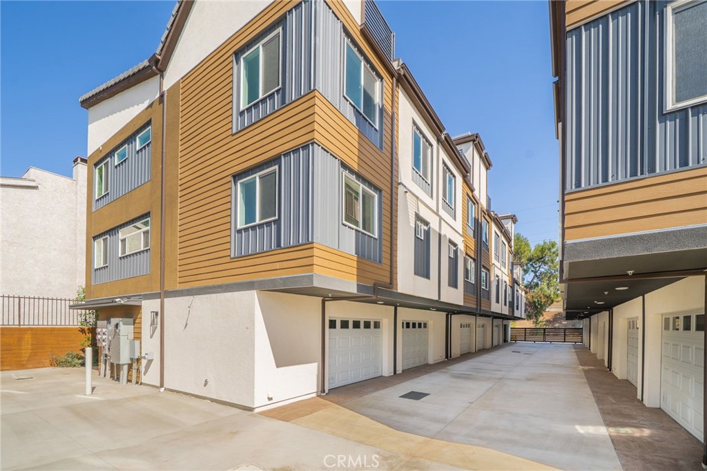 6837 N Haskell Avenue, Van Nuys, CA 91406