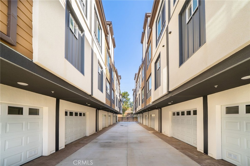 6837 N Haskell Avenue, Van Nuys, CA 91406