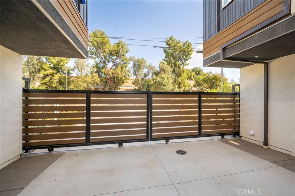 6837 N Haskell Avenue, Van Nuys, CA 91406