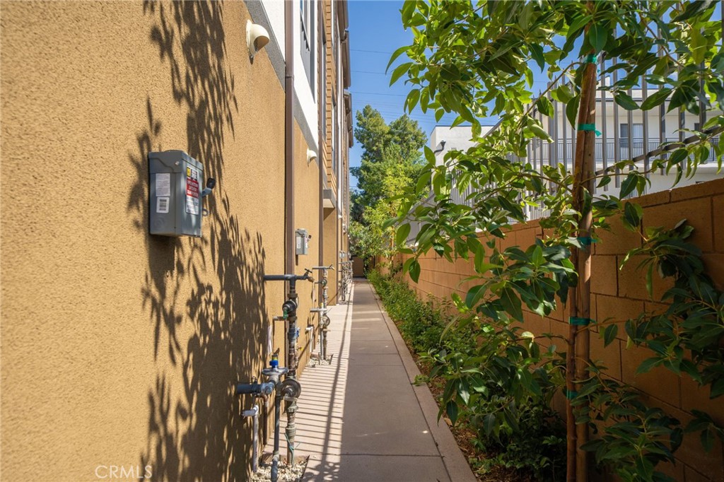 6837 N Haskell Avenue, Van Nuys, CA 91406