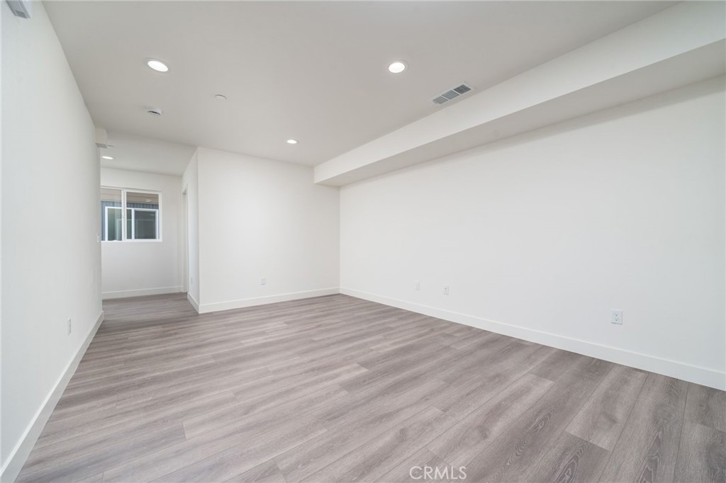 6837 N Haskell Avenue, Van Nuys, CA 91406