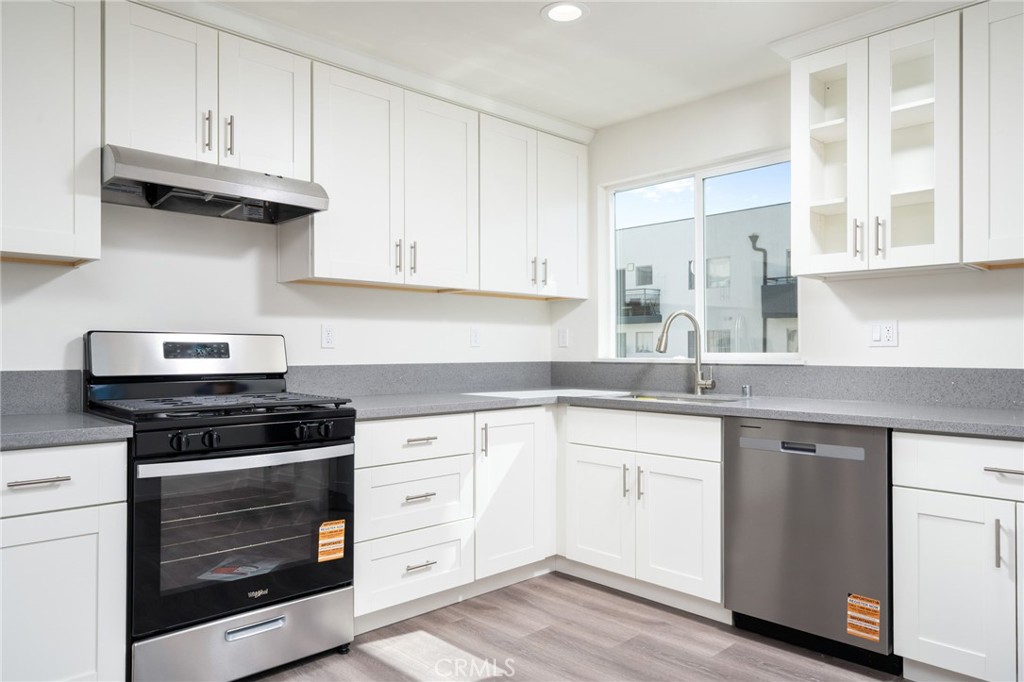 6837 N Haskell Avenue, Van Nuys, CA 91406