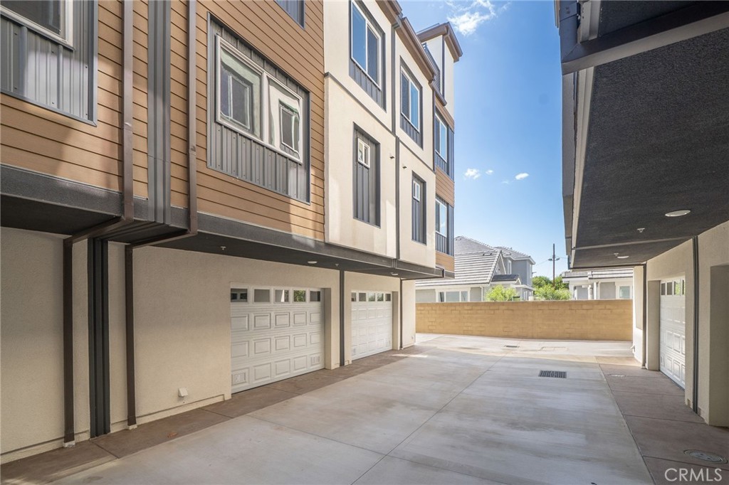 6837 N Haskell Avenue, Van Nuys, CA 91406