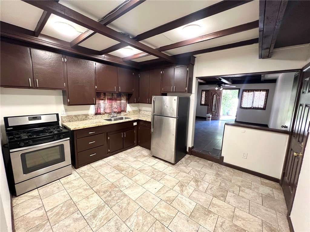 22821 Azalia Lane, Crestline, CA 92325