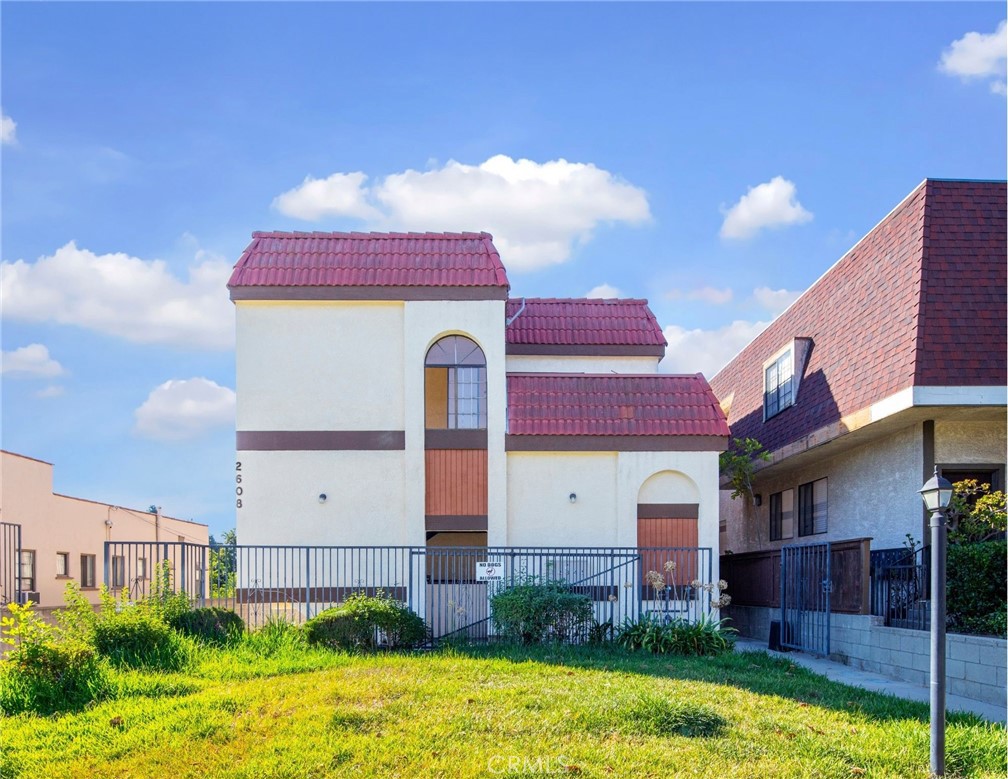 2608 W Alhambra Road, Alhambra, CA 91801